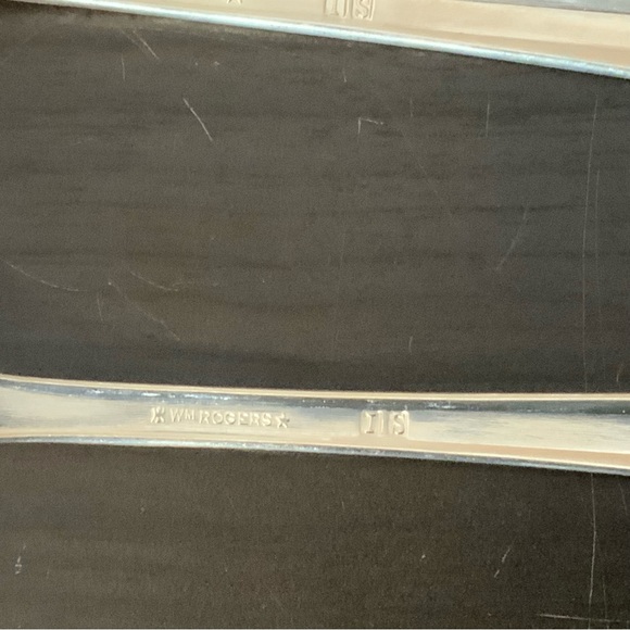 W. M. Roger’s Silverplate Flatware Set in Display Case - Picture 8 of 15